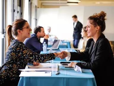 Audencia - Student at the careers forum