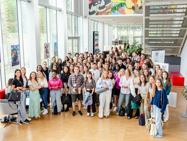 Photo de classe en école de communication