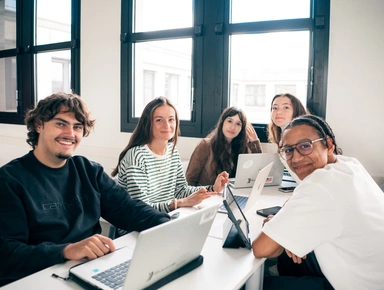 Groupe d'étudiants à Audencia