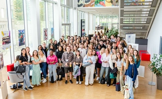 Photo de classe en école de communication