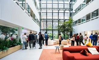 Hall du campus Paris Audencia